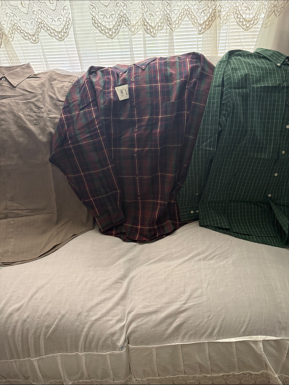 Men’s shirts (1) gear (1) gant (1) arrow   Lot of 3 Size medium